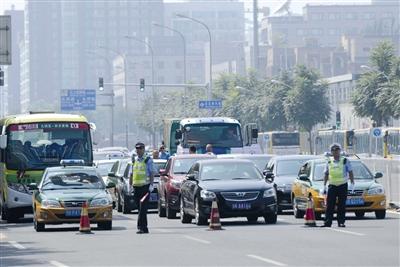 北京直升機(jī)降路口將心?；颊咚屯t(yī)院(組圖)