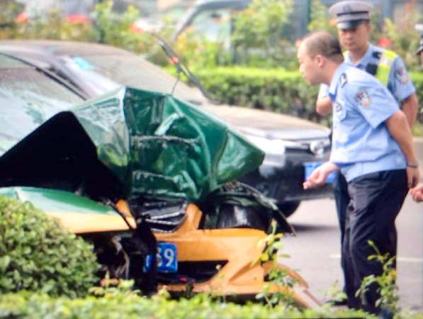 北京一輛出租車(chē)撞樹(shù)致3人死亡-疑因疲勞駕駛5