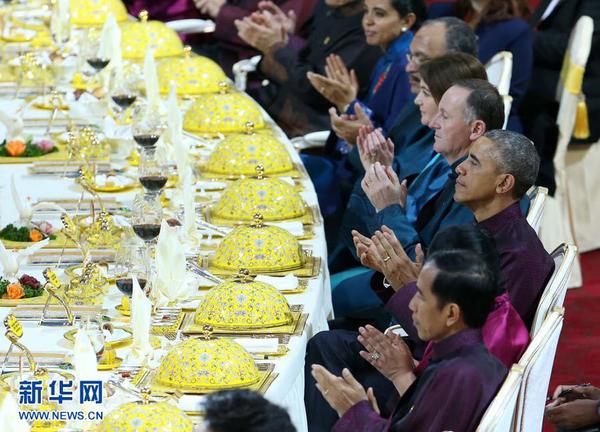 11月10日，國家主席習(xí)近平和夫人彭麗媛在北京為出席亞太經(jīng)合組織第二十二次領(lǐng)導(dǎo)人非正式會議的各經(jīng)濟體領(lǐng)導(dǎo)人及配偶舉行歡迎晚宴。這是晚宴現(xiàn)場。 新華社記者龐興雷攝