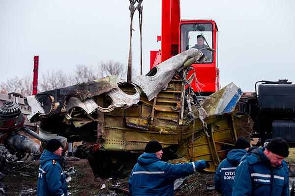 馬航MH17客機(jī)殘骸開始裝運(yùn)2