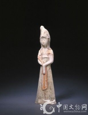 陶彩繪女俑，唐，高30.5cm，寬8.5cm。