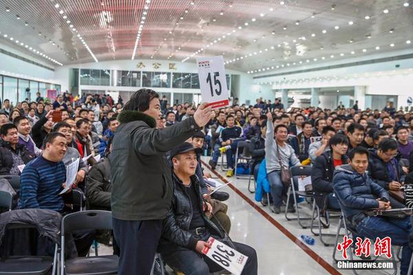 中央和國家機關(guān)公車改革取消車輛首場拍賣會舉行3