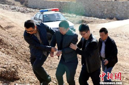 山西持槍殺人案-夫婦被活埋墓穴身亡-一同伙因分贓不均被槍殺2