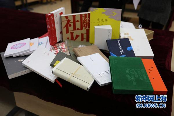 2015年度“中國(guó)最美的書”獲獎(jiǎng)圖書。