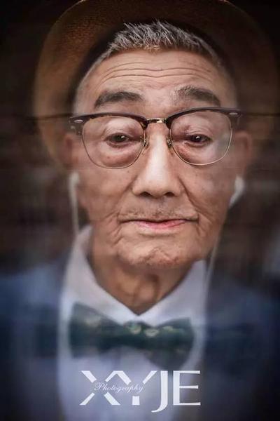 酷斃了！孫子給85歲爺爺拍了一組街拍照