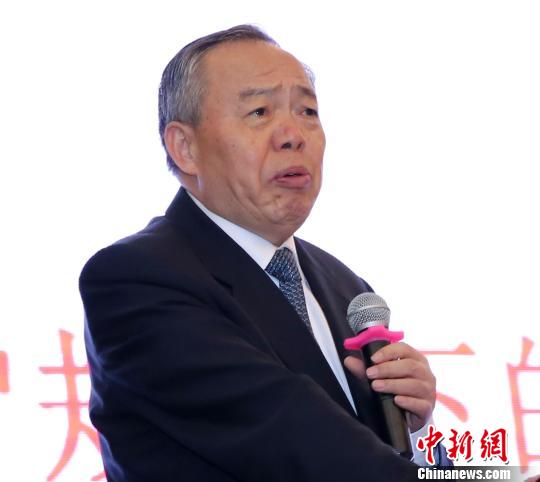 中國PPP研究院理事長、原中共中央政策研究室副主任鄭新立做主旨演講?！＄娦?攝