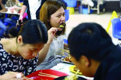 同濟(jì)大學(xué)開設(shè)夜排檔PK黑暗料理