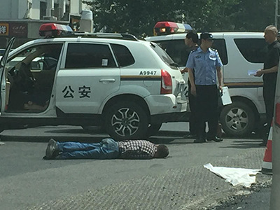 北京玉泉路一男子墜橋身亡司機(jī)以為被車撞（圖）