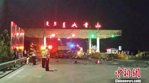 呼和浩特吊車失控連撞16車：死亡人數(shù)增至5人