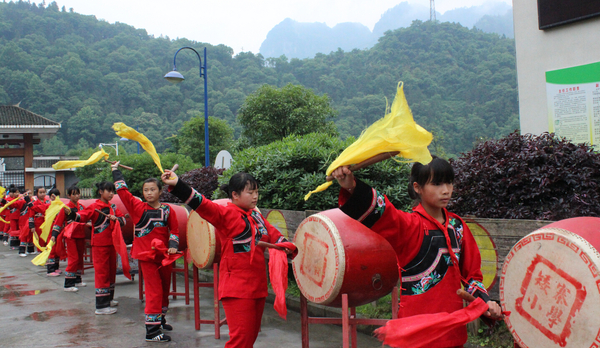 矮寨小學(xué)苗鼓