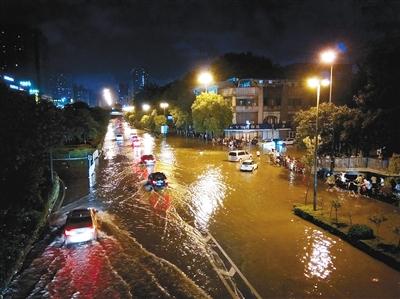 西安三年來(lái)首發(fā)暴雨紅色預(yù)警 未來(lái)3天仍有降雨