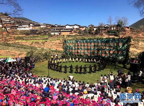 【網(wǎng)絡(luò)媒體走轉(zhuǎn)改】彝繡守護人李如秀：讓“指尖花朵”永綻放