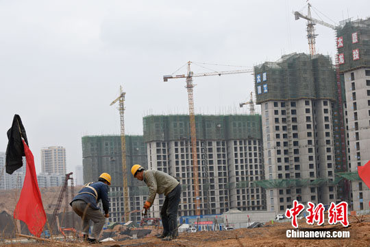 資料圖 民工在一建筑工地作業(yè)。<a target='_blank' href='http://www.chinanews.com/'>中新社</a>記者 武俊杰 攝