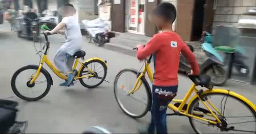 厲害了！小學(xué)生5秒破解小黃車密碼 驚呆路人