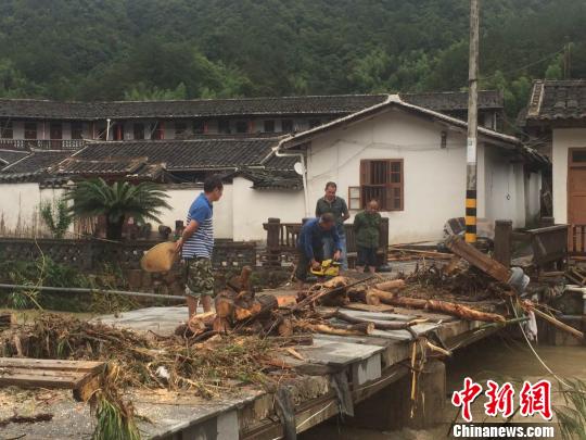 強(qiáng)降雨襲擊致福建新羅2400多人受災(zāi)