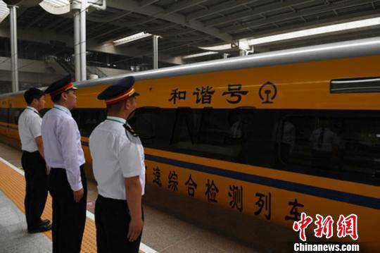 資料圖。6月2日，隨著一列動車檢測車從寶雞南站駛出，標志著中國首條貫通絲綢之路經(jīng)濟帶的高鐵――寶(寶雞)蘭(蘭州)高鐵進入全線拉通試驗階段。　楊艷敏攝