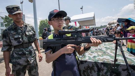 駐港部隊(duì)軍營開放派票中 市民可體驗(yàn)射擊觀看表演