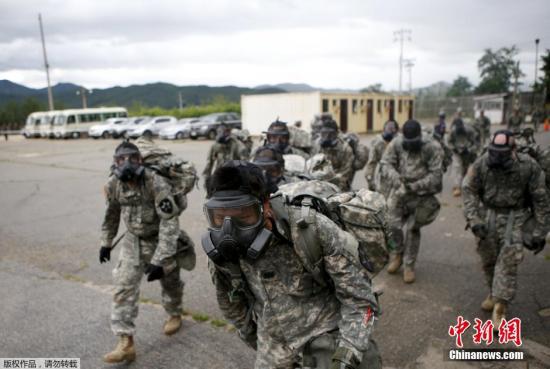 圖為士兵們在競賽中。