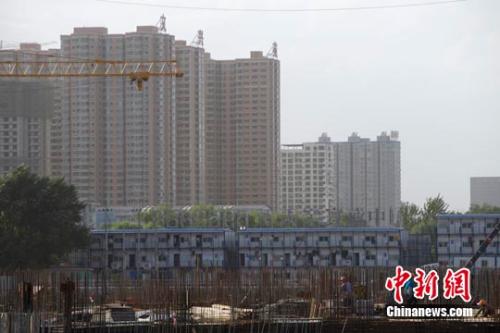 資料圖：正在建設(shè)施工中的工地。 <a target='_blank' href='http://www.chinanews.com/' _fcksavedurl='http://www.chinanews.com/'></table>中新社</a>發(fā) 張?jiān)?攝