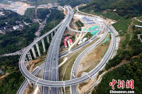 資料圖：福建正在修建的高速路網(wǎng)。<a target='_blank' href='http://www.chinanews.com/'>中新社</a>記者 王東明 攝