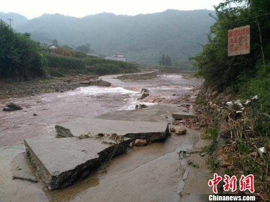 圖為商洛發(fā)生暴雨洪澇災(zāi)害。　萬濤 攝