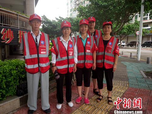 廈門街頭的志愿者。<a target='_blank' href='http://www.chinanews.com/' >中新網(wǎng)</a>記者 李金磊 攝