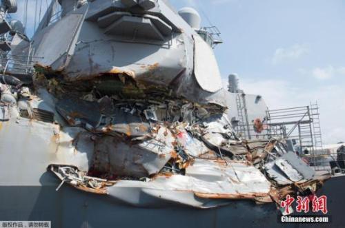 8月18日，美國海軍公布了其海軍驅(qū)逐艦“菲茨杰拉德”號內(nèi)部破損的照片。