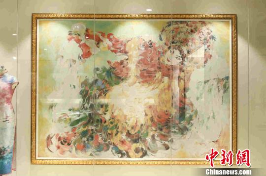 展品——大型仿油畫彩色織錦《金貴妃》?！堦牢?攝