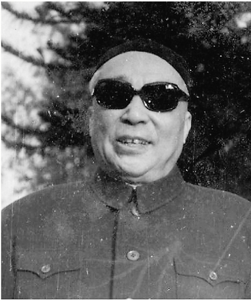 謝稚柳（1910－1997年）原名稚，字稚柳，后以字行。晚號壯暮翁，齋名魚飲溪堂、杜齋、煙江樓、苦篁齋等。