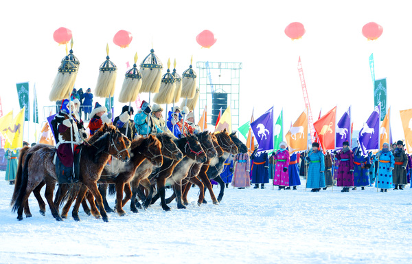 02A開幕式馬隊(duì)走進(jìn)盛會(huì)現(xiàn)場(chǎng)，