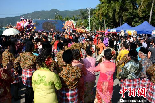 中國僑網(wǎng)12月30日，第五屆東南亞風(fēng)味美食展銷活動在常山東南亞風(fēng)情美食一條街舉辦?！埥鸫āz