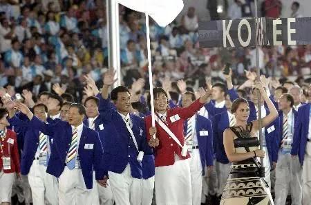 ▲資料圖片：2004年雅典奧運開幕入場式上，韓國朝鮮攜手第84個入場。