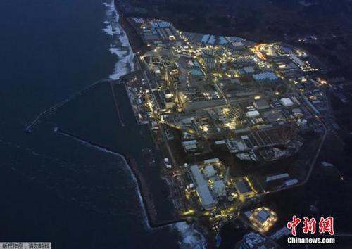 資料圖：3016年3月10日，“3?11”大地震5周年紀念日的前一天，福島第一核電站在黃昏中停運亮燈的場景。