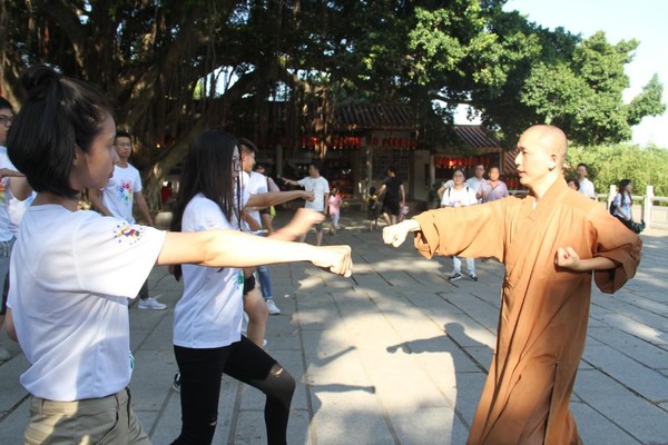 泉州少林寺常定方丈現場教授少林五祖拳入門招式