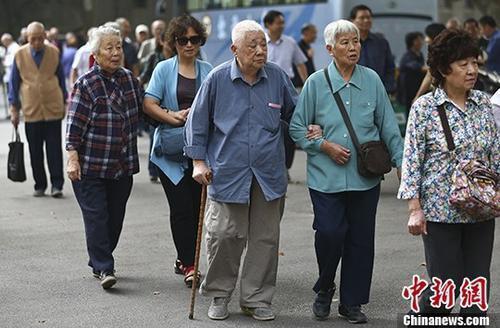 資料圖：退休教師們參加活動。 <a target='_blank' href='http://www.chinanews.com/'>中新社</a>記者 泱波 攝