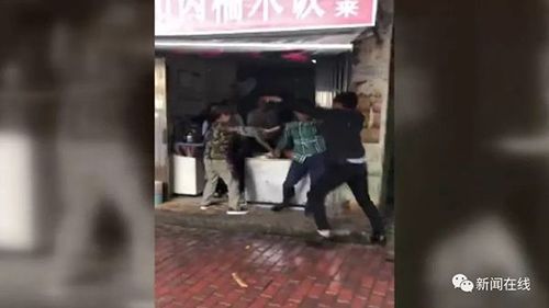 小吃店上演全武行:兩男子疑搶糯米飯互毆頭破血流