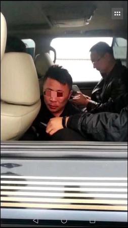 黑龍江大慶脫逃人員落網(wǎng)畫面曝光 開(kāi)車拒捕撞警車