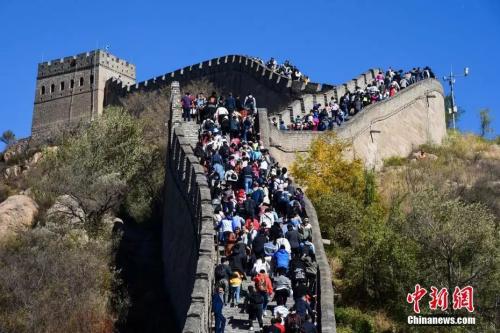 2018年國(guó)慶假期，全國(guó)共接待國(guó)內(nèi)游客7.26億人次，同比增長(zhǎng)9.43???新社發(fā) 湛超越 攝