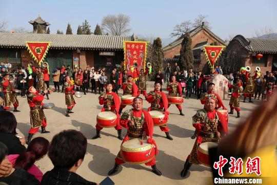 本屆年俗活動(dòng)新增了民俗內(nèi)容和非遺表演，表現(xiàn)形式多樣，內(nèi)容豐富多彩，當(dāng)?shù)靥厣珴庥簟埍诠疟ぞ皡^(qū)供圖