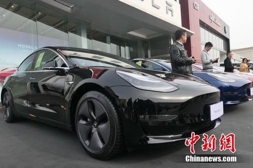 首批特斯拉Model 3中國(guó)市場(chǎng)交付現(xiàn)場(chǎng)。 張旭 攝