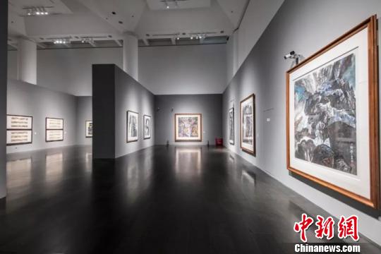 “我本自由——劉紹薈從藝六十周年藝術(shù)展”20日在北京開幕?！≈鬓k方供圖 攝