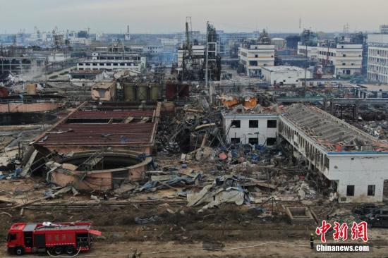 3月22日，江蘇鹽城響水縣陳家港鎮(zhèn)江蘇天嘉宜化工有限公司爆炸核心周邊一企業(yè)一片狼藉。<a target='_blank' href='http://www.chinanews.com/'>中新社</a>記者 泱波 攝