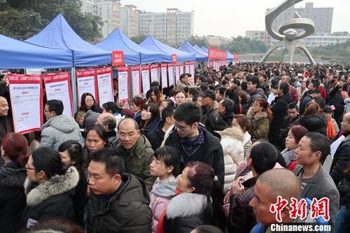 資料圖：招聘會(huì)現(xiàn)場。<a target='_blank' href='http://www.chinanews.com/'>中新社</a>記者 張浪 攝