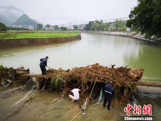 風(fēng)雹洪澇致江西51.4萬(wàn)人受災(zāi)信江贛江發(fā)生超警戒洪水