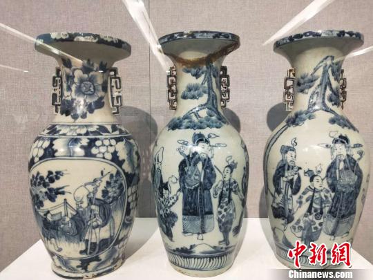 山西展出120件青花瓷?！钆迮?攝