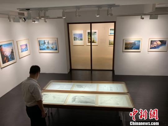 “中洲旅人——約翰·豪藝術(shù)展”?！】涤裾?攝