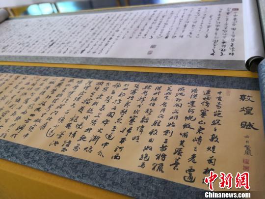 王淑萍收藏的來自全國各地書法愛好者抄寫的經(jīng)書?！《∷?攝