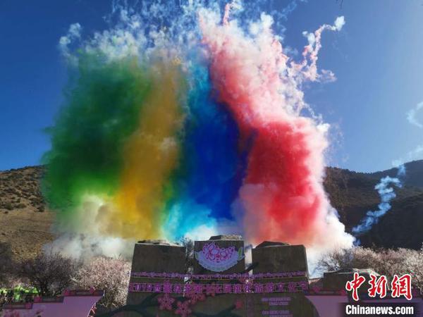 圖為林芝桃花節(jié)開幕場景，2019年3月29日，林芝第十七屆桃花旅游文化節(jié)在巴宜區(qū)開幕(資料圖)?！垈?攝