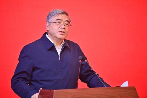 民進(jìn)中央副主席、全國政協(xié)常務(wù)委員兼副秘書長朱永新發(fā)表演講