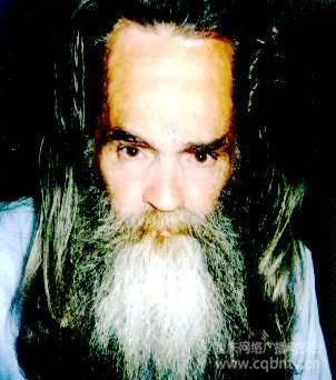 變態(tài)殺人家族——Charles Manson and Manson “Family” 　　在“披頭士”(Beatles) 熱潮崛起的60年代，Charles Manson 和當(dāng)時(shí)很多的青少年一樣，極度迷戀披頭士的音樂，但是在吉他以外，他亦迷上了另外一樣非常流行的東西——毒品。